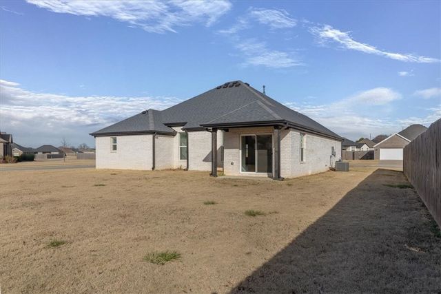 331 W Taverner Xing, Farmington, AR 72730