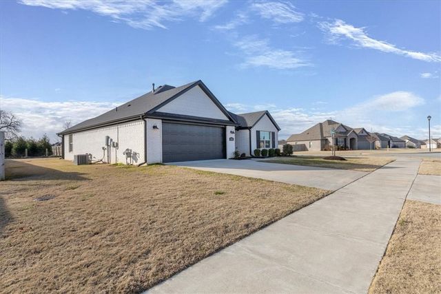 331 W Taverner Xing, Farmington, AR 72730