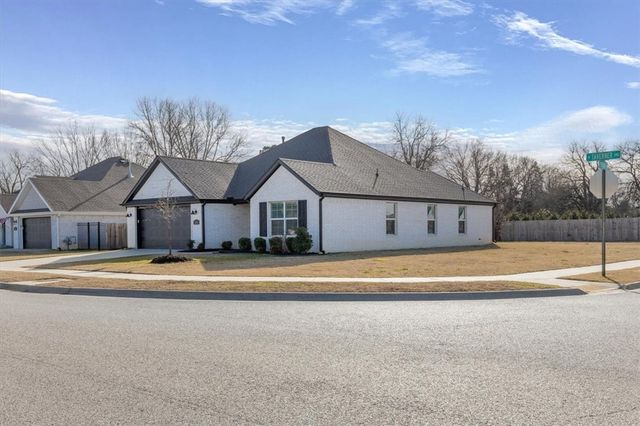 331 W Taverner Xing, Farmington, AR 72730