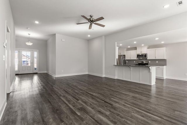 331 W Taverner Xing, Farmington, AR 72730