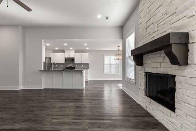 331 W Taverner Xing, Farmington, AR 72730