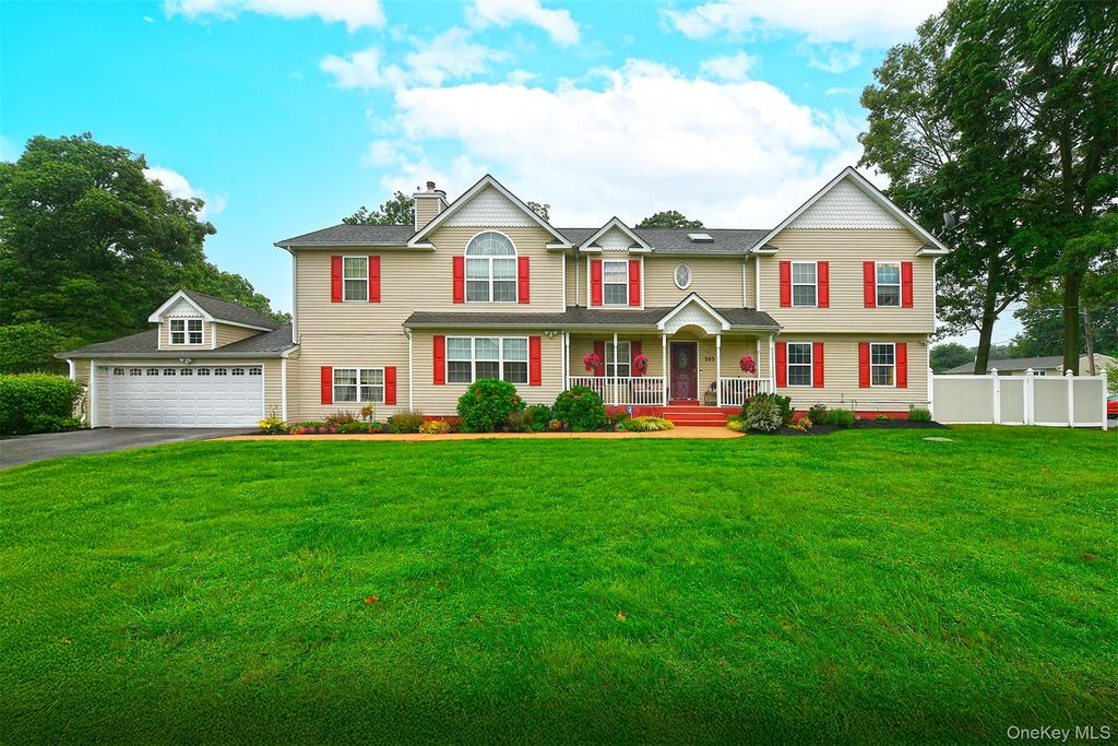 303 Westchester Avenue N, West Babylon, NY 11704 — exterior