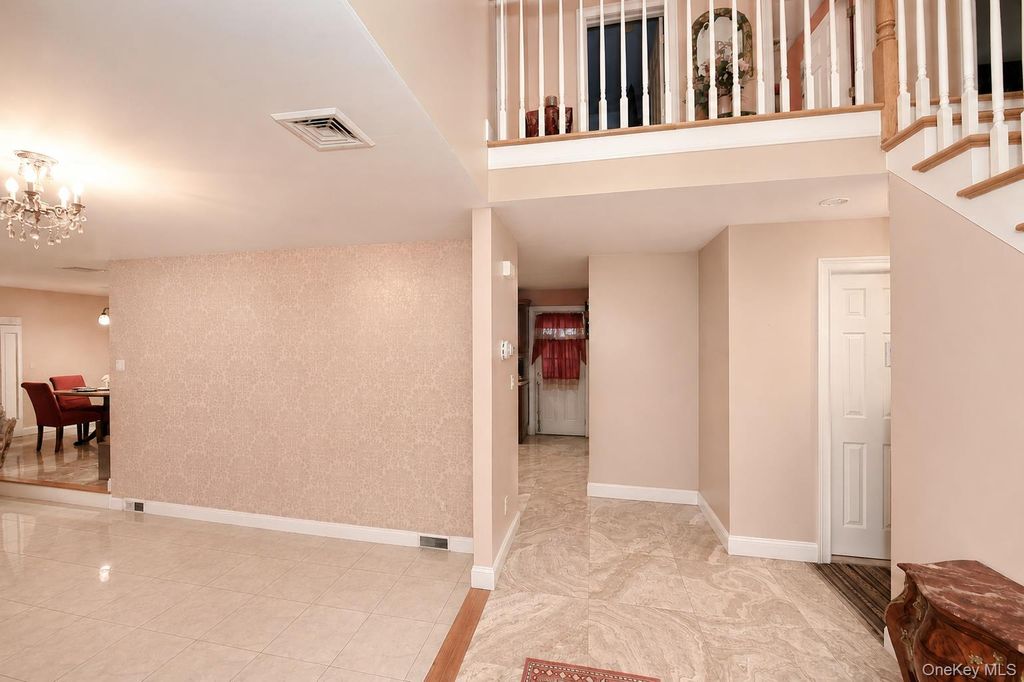 303 Westchester Avenue N, West Babylon, NY 11704 — photo 3