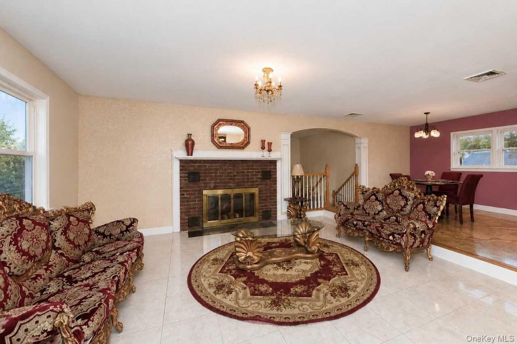 303 Westchester Avenue N, West Babylon, NY 11704 — photo 5