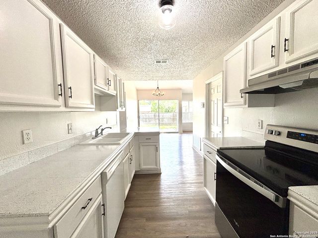 8417 E 7th, Converse, TX 78109
