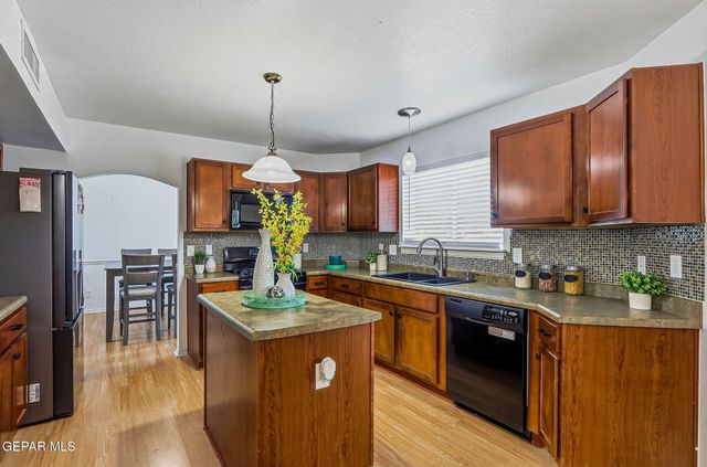 680 Sequeiros Court, El Paso, TX 79932