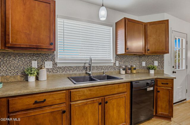 680 Sequeiros Court, El Paso, TX 79932