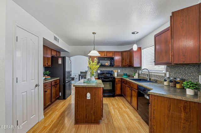 680 Sequeiros Court, El Paso, TX 79932
