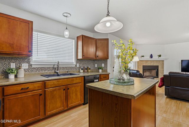 680 Sequeiros Court, El Paso, TX 79932