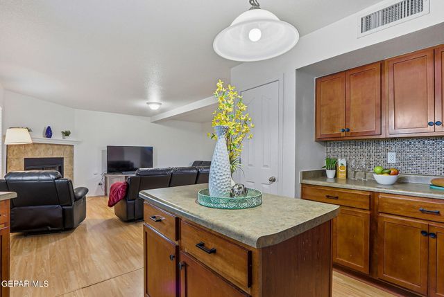 680 Sequeiros Court, El Paso, TX 79932