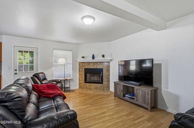 680 Sequeiros Court, El Paso, TX 79932
