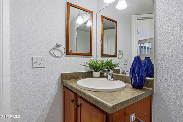 680 Sequeiros Court, El Paso, TX 79932