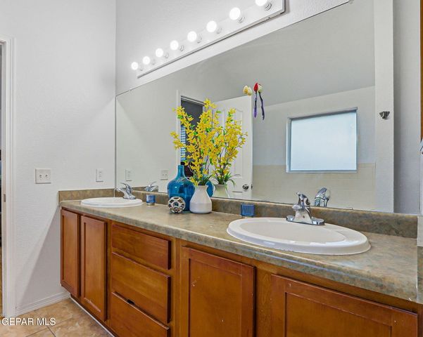 680 Sequeiros Court, El Paso, TX 79932