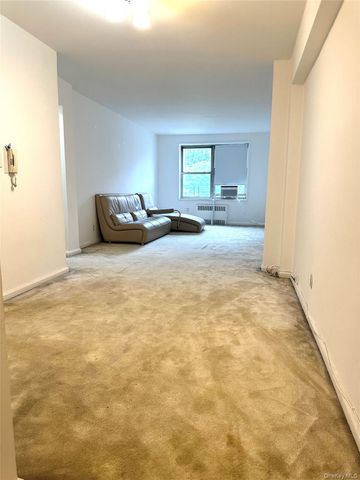 27-04 Parsons Boulevard 2G, Flushing, NY 11354