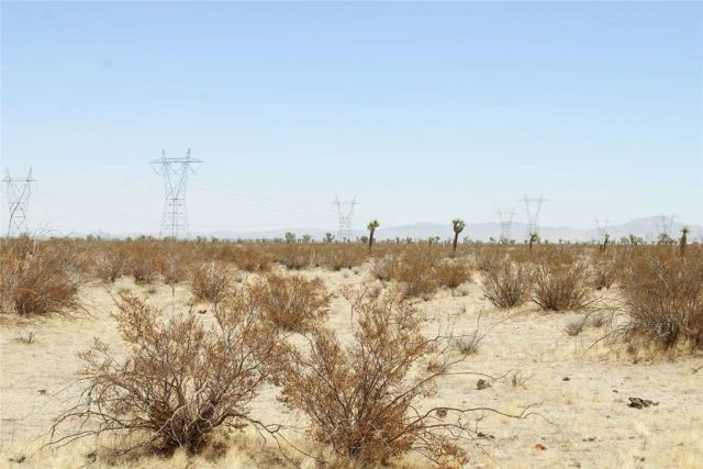 16999 Holly, Phelan, CA 92371