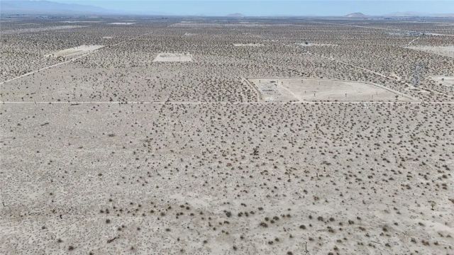 16999 Holly, Phelan, CA 92371