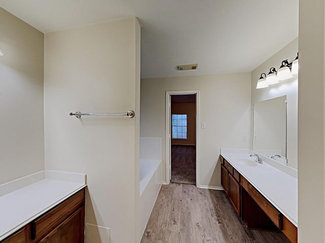 9818 Golden Prairie Lane, Houston, TX 77086