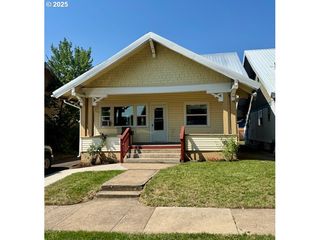 2106 CEDAR St, La Grande, OR 97850