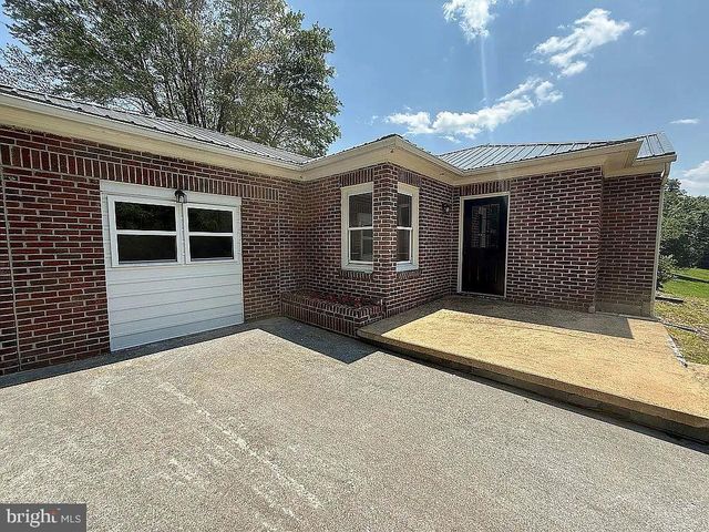 114 BLUES ADDITION RD, Springfield, WV 26763