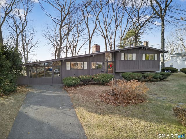 33 Briarwood Drive, Old Saybrook, CT 06475