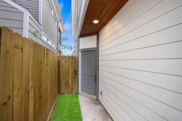 4512 Noble Street, Houston, TX 77020