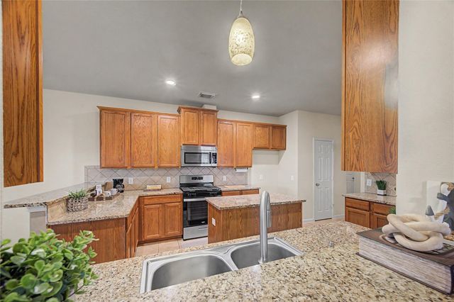 6097 Well Brook Lane, League City, TX 77573