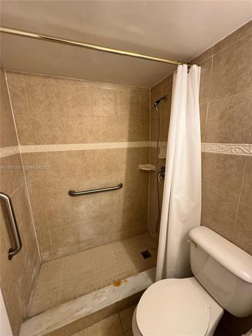 18 Hastings B 18, West Palm Beach, FL 33417