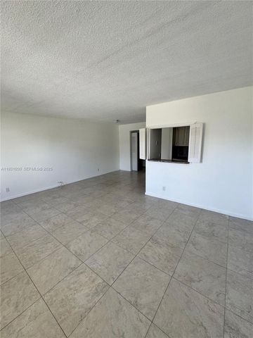 18 Hastings B 18, West Palm Beach, FL 33417