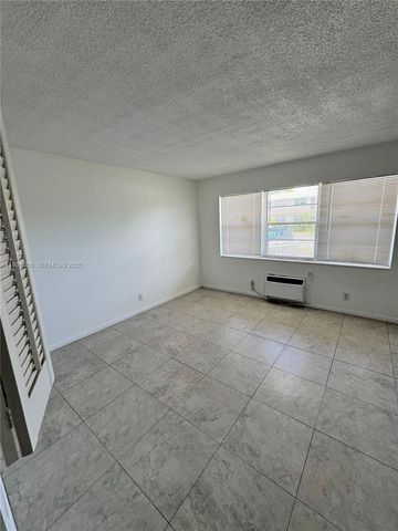 18 Hastings B 18, West Palm Beach, FL 33417