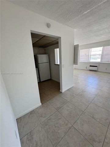 18 Hastings B 18, West Palm Beach, FL 33417