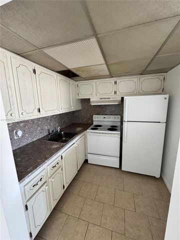 18 Hastings B 18, West Palm Beach, FL 33417