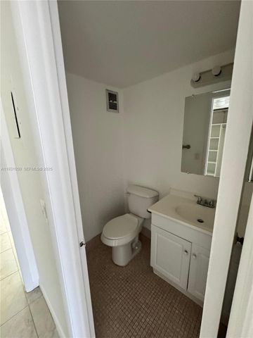 18 Hastings B 18, West Palm Beach, FL 33417