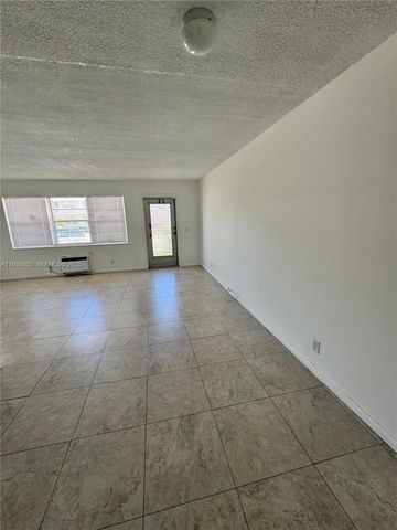 18 Hastings B 18, West Palm Beach, FL 33417