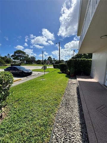 18 Hastings B 18, West Palm Beach, FL 33417
