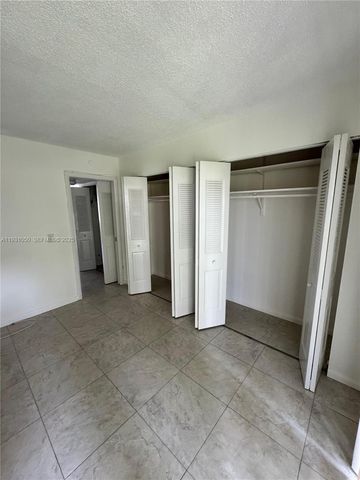 18 Hastings B 18, West Palm Beach, FL 33417