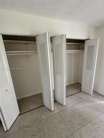 18 Hastings B 18, West Palm Beach, FL 33417