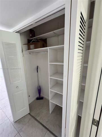 18 Hastings B 18, West Palm Beach, FL 33417