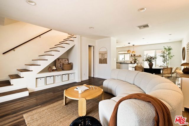 1906 W Victory Boulevard 9, Burbank, CA 91506