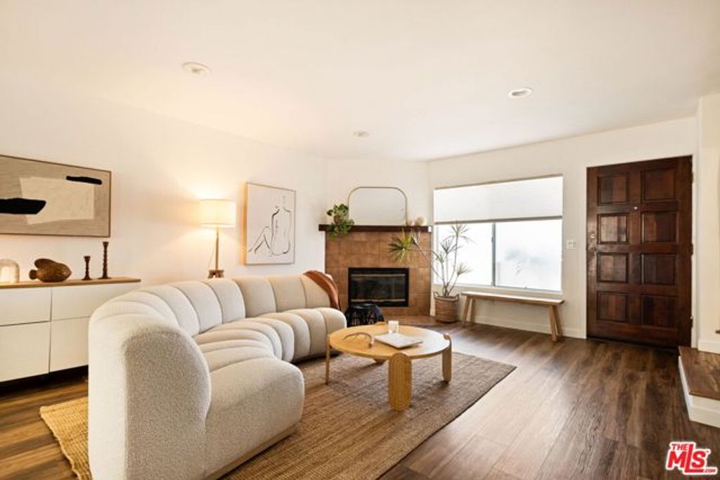 1906 W Victory Boulevard 9, Burbank, CA 91506
