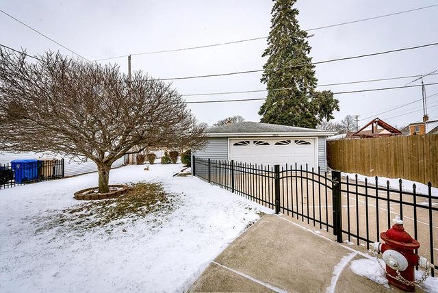 7535 25th AVENUE, Kenosha, WI 53143