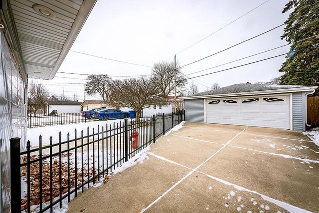 7535 25th AVENUE, Kenosha, WI 53143