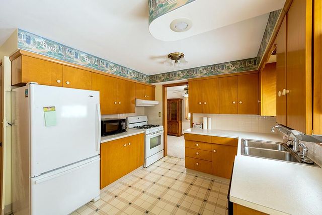 7535 25th AVENUE, Kenosha, WI 53143