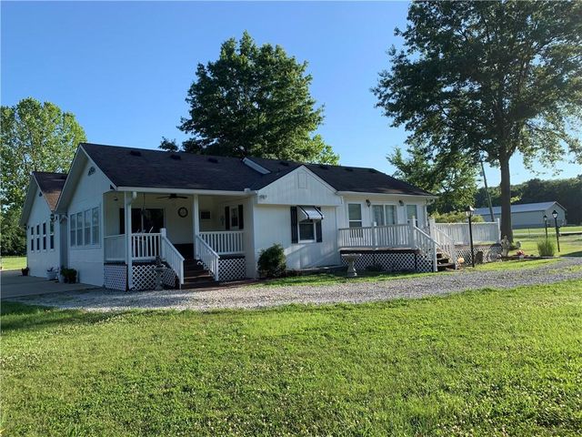 8005 S Buckner Tarsney Road, Oak Grove, MO 64075