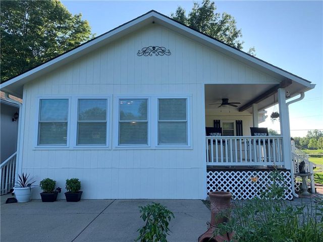 8005 S Buckner Tarsney Road, Oak Grove, MO 64075