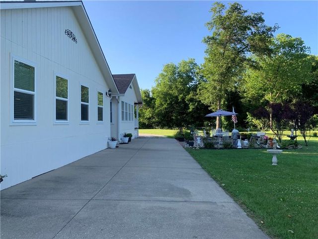 8005 S Buckner Tarsney Road, Oak Grove, MO 64075