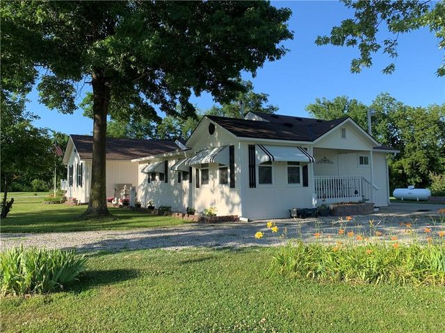 8005 S Buckner Tarsney Road, Oak Grove, MO 64075