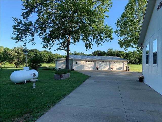 8005 S Buckner Tarsney Road, Oak Grove, MO 64075