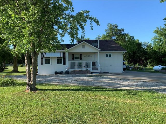 8005 S Buckner Tarsney Road, Oak Grove, MO 64075