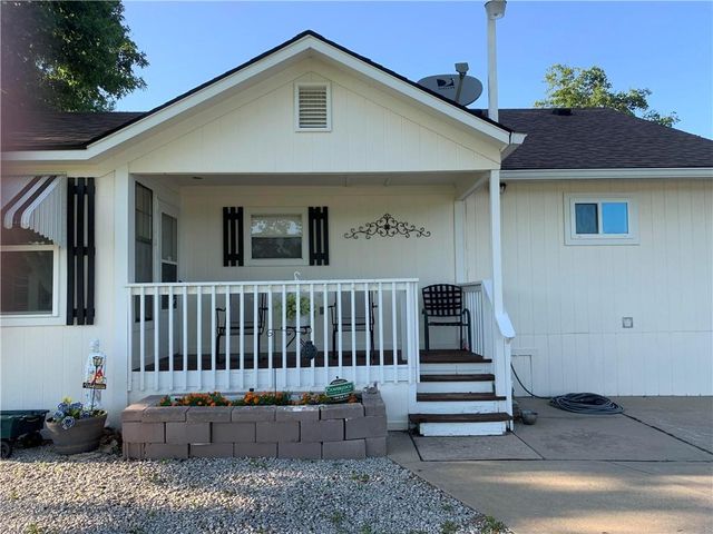 8005 S Buckner Tarsney Road, Oak Grove, MO 64075