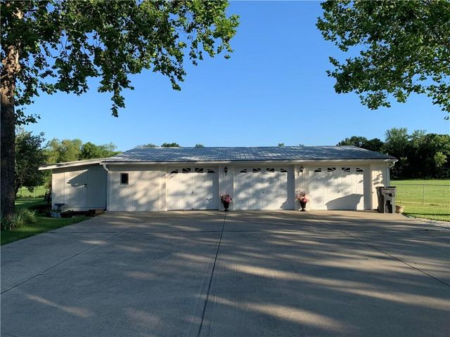 8005 S Buckner Tarsney Road, Oak Grove, MO 64075